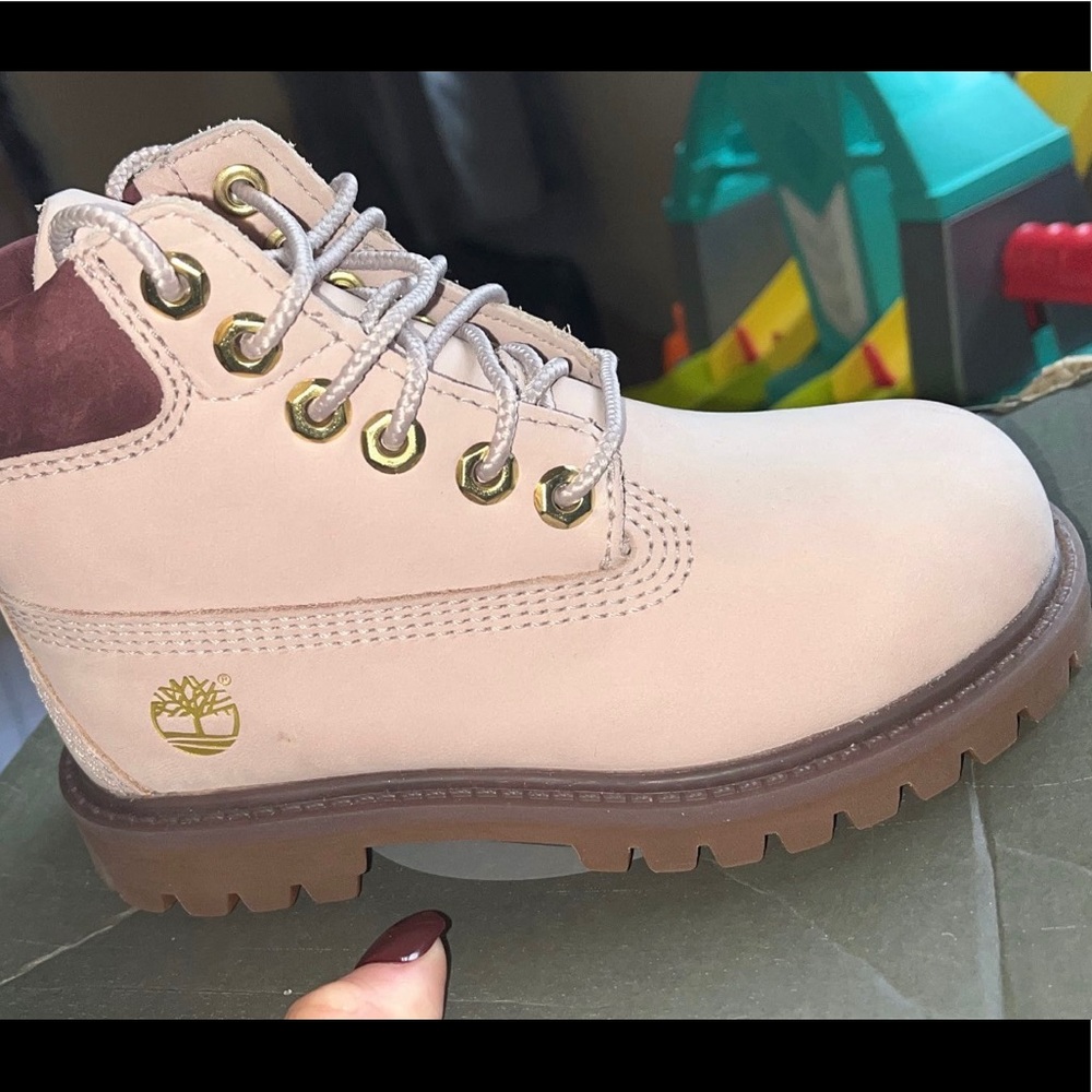 TIMBERLANDS. BRAND NEW